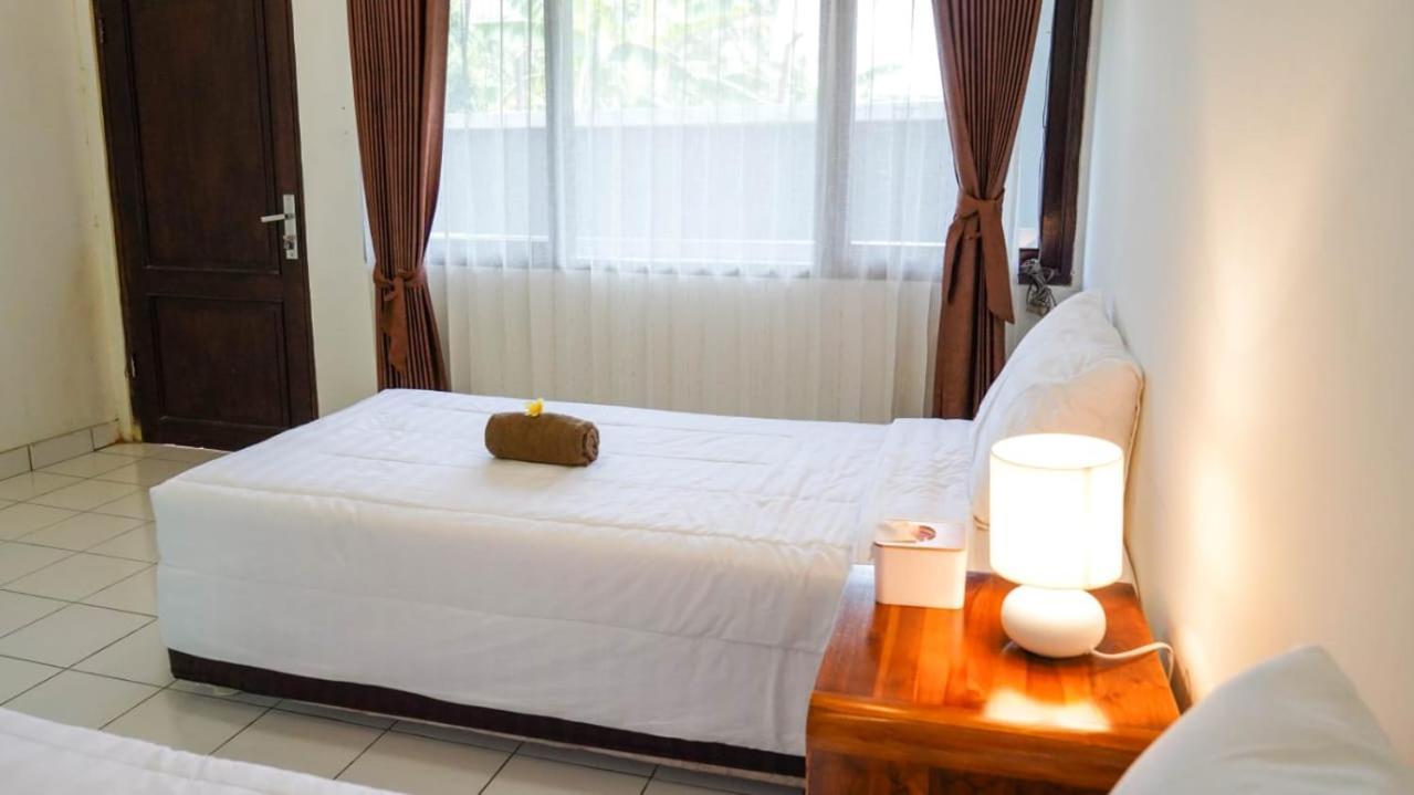 Hotel Pondok Putri Batukaras 外观 照片